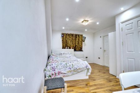 1 bedroom in a house share to rent - Photo 3