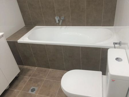 Convenient One-Bedroom Apartment - Photo 4