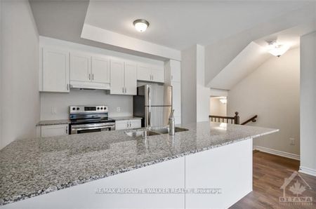 For Lease - 517 Takamose Private Road, Manor Park - Cardinal Glen and Area, Ontario - Photo 4