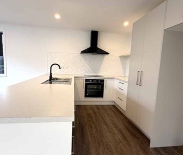 Modern 3 bedroom, 2 bathroom - Photo 3