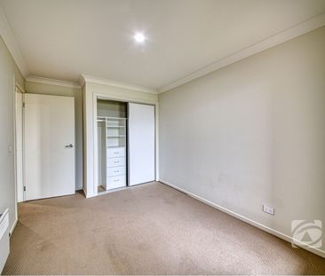 EFFORTLESS LIVING IN A PRIME LOCATION! - Photo 4