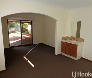 Three Mega Bedrooms! - Photo 6