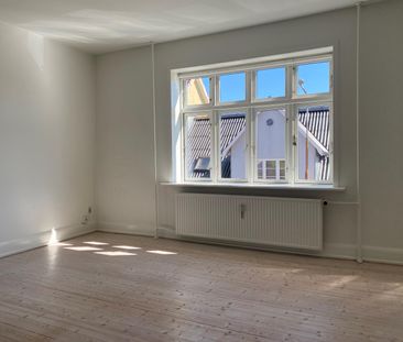 Lys og hyggelig 2-værelses med charmerende gårdhave – beliggende i ... - Photo 6