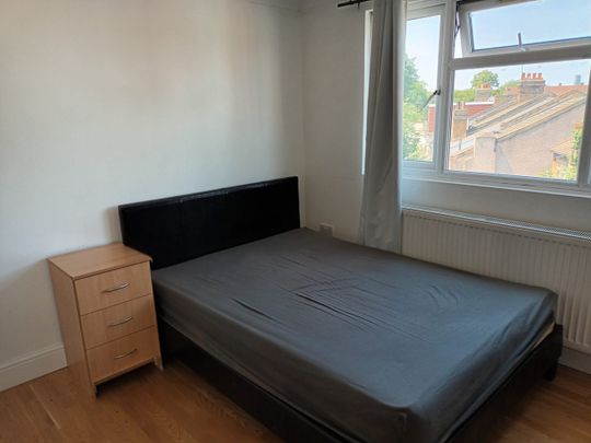 Room in a Shared House, Barking Road, E13 - Photo 1