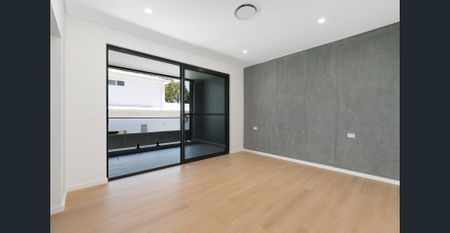 Spacious Contemporary Townhouse - Photo 2