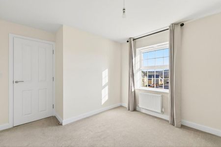 4 bedroom detached house to rent - Photo 4