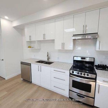 EXPOSED BRICK ON SUBWAY LINE 1 BED RENOVATED ENSUITE LAUNDRY - Photo 1