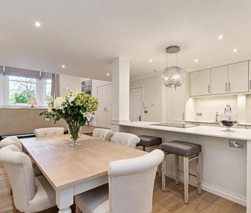 Beautifully presented two-bedroom apartment in Kensington - Photo 3