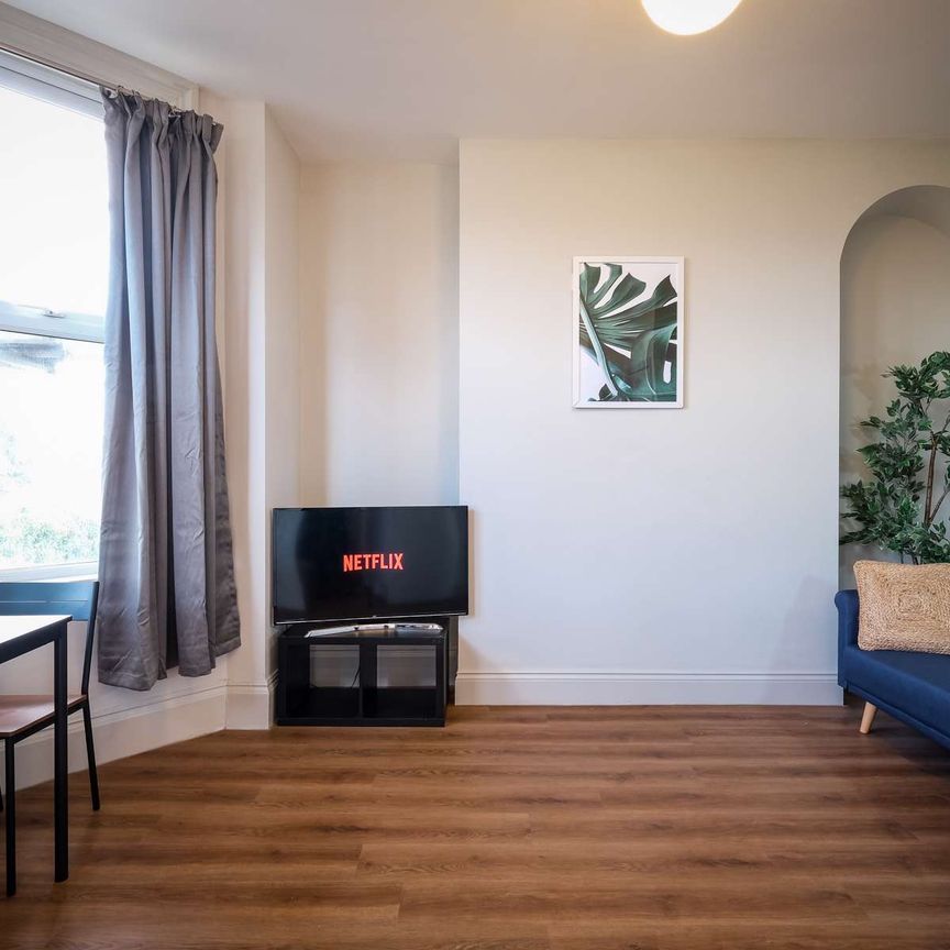 Modern second floor apartment situated next to Lancaster Castle Flat D - Photo 1