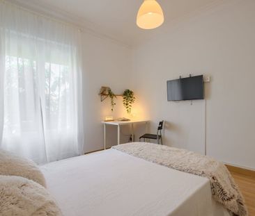 Plaza de Manuel Becerra, Madrid, Community of Madrid 28028 - Photo 6