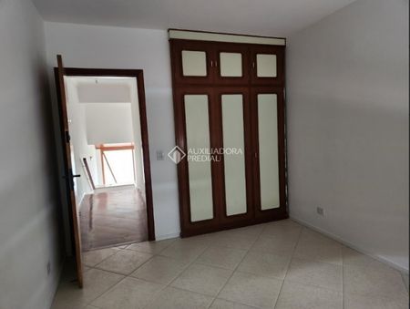 Casa com 4 quartos e 550m² para alugar em Alphaville, Santana de Parnaíba. - Foto 2