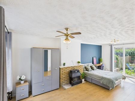 4 bedroom terraced house to rent - Photo 5