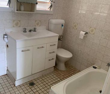 2 bedroom unit including electricity & water - Photo 5