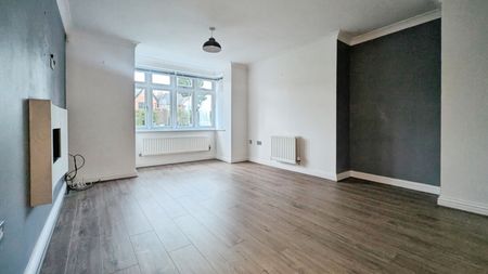 2 bedroom Flat To Let - Photo 2