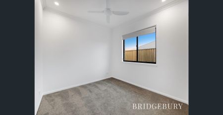 Elegant Living in Palmview! - Photo 5