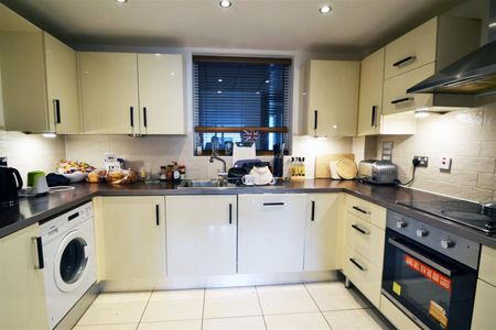 3 bedroom apartment to rent - Photo 2