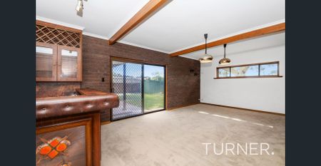 Spacious home - 6 Months lease only - Photo 3