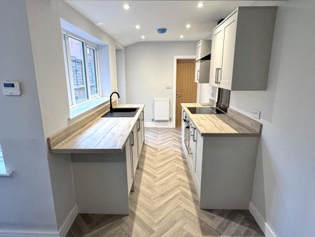 3 bedroom terraced house to rent - Photo 2