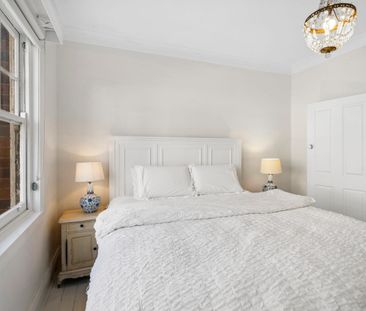 Coastal Hamptons Dream in the Heart of Manly – Including Furnishing... - Photo 2