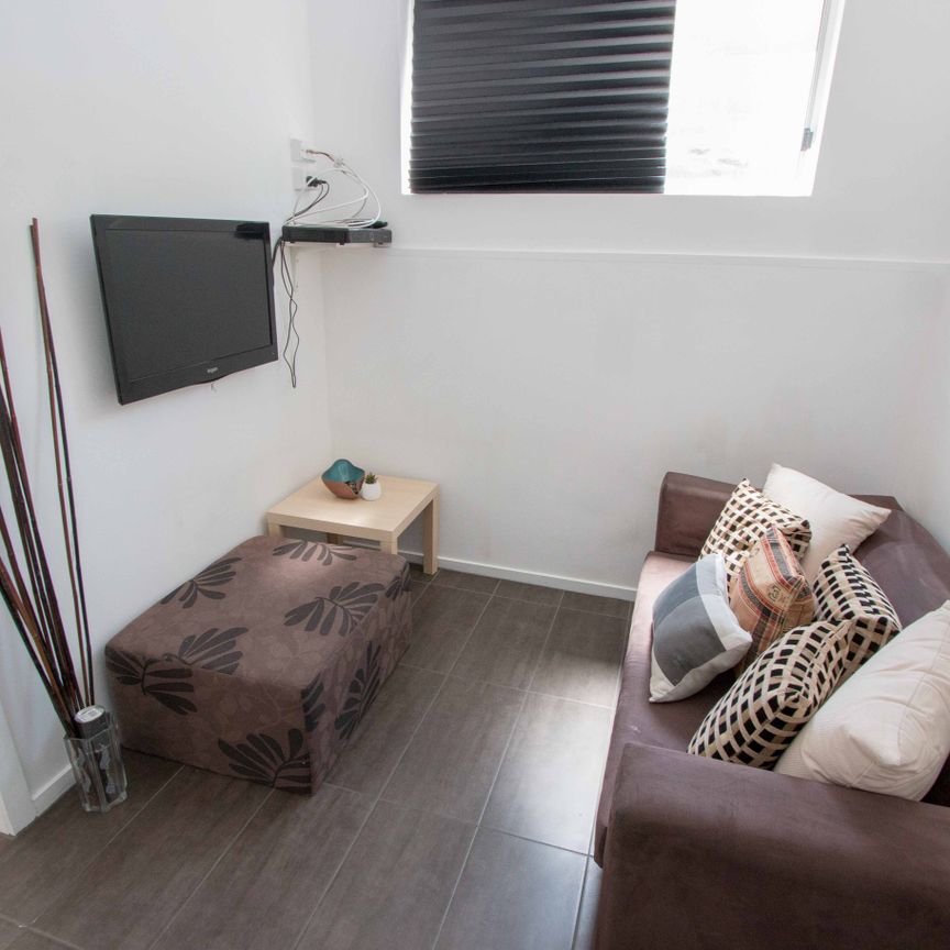 COZY TWO BEDROOM COURTYARD OASIS BY THE SEA - Photo 1