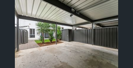 Modern 3 Bedroom Townhouse - Photo 3