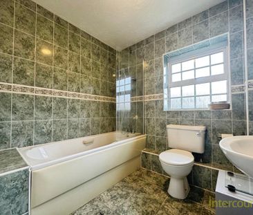 4 bedroom detached house to rent - Photo 6