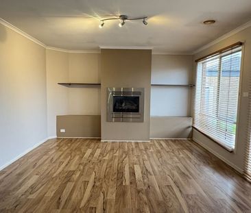 Spacious & Affordable 4-Bedroom Family Home in Cranbourne West - Photo 1