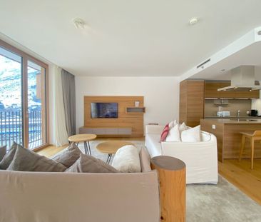 Geräumige Familienwohnung mit Hotel-Service und Bergblick - Photo 1