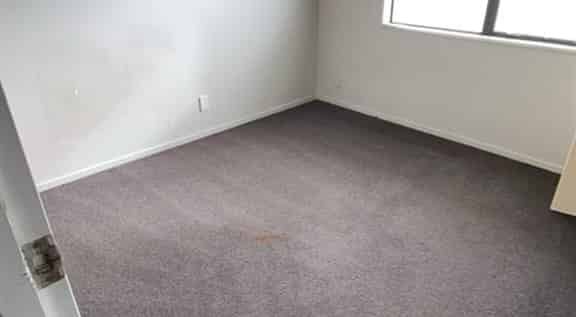 Spacious 4 bedroom home - Photo 1