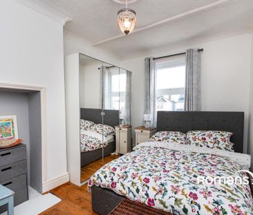 4 bedroom semi-detached house to rent - Photo 4