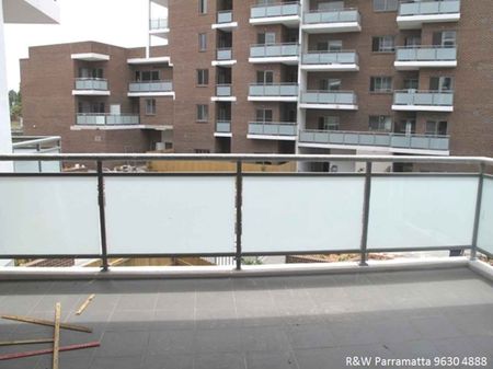SPLIT-LEVEL 2 BEDROOM APARTMEN - Photo 2
