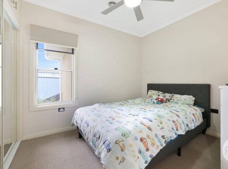 FOUR BEDROOM FAMILY HOME SOUTH TAMWORTH - Photo 3