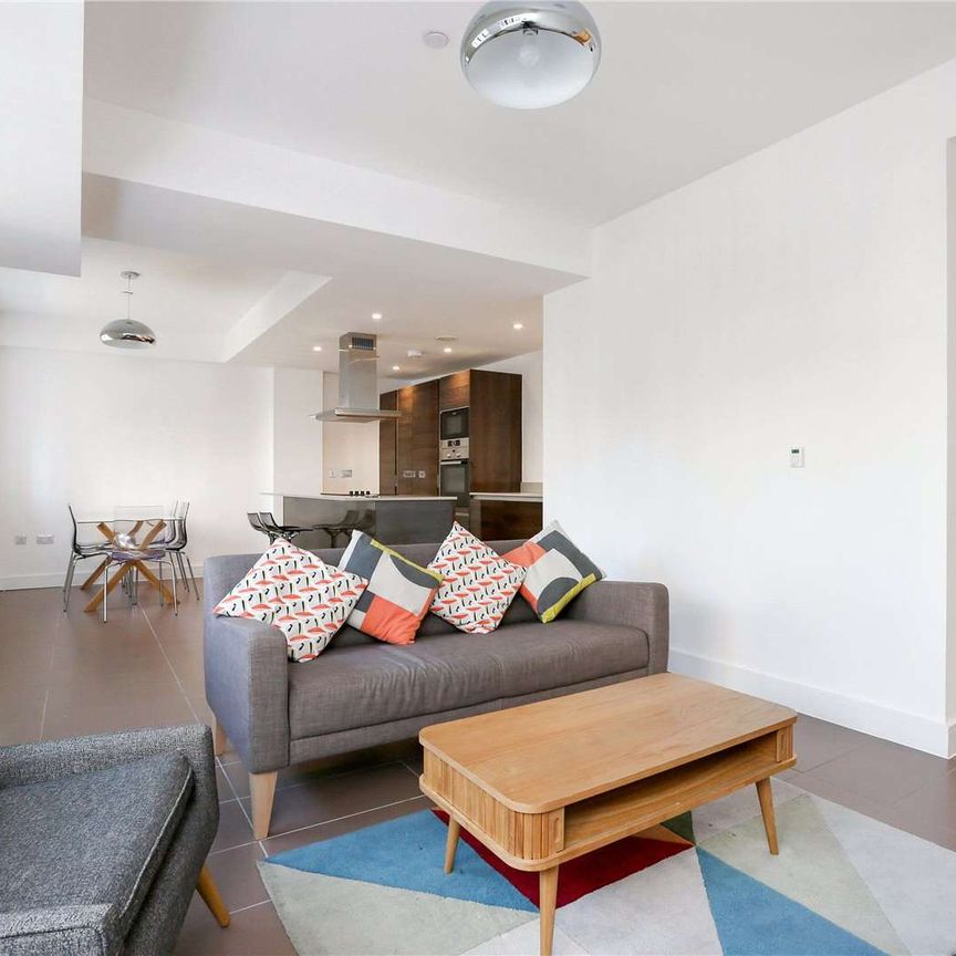 Well presented two double bedroom/two bathroom apartment in the popular Electricity House with underground parking space. - Photo 1