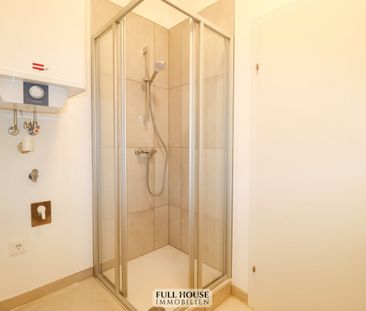 ***Erstbezug: sanierte Altbauwohnung mit über 3 m Raumhöhe und groß... - Photo 3