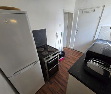 Studio Flat, Sheil Road, L6 - Photo 3