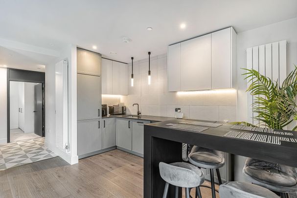 Windsor Square - Photo 1