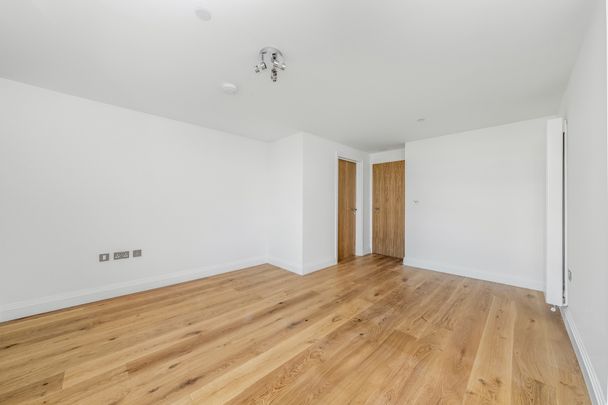 Meridian Point, Greenwich, SE8, London - Photo 1