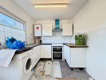 3 Bedroom House - Mid Terrace To Let - Photo 5