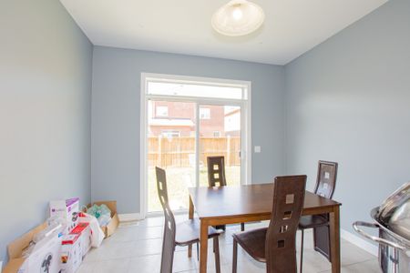 ** ALL INCLUSIVE ** Room For Rent in a Stunning House!! - Photo 4