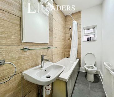 3 bedroom semi-detached house to rent - Photo 6