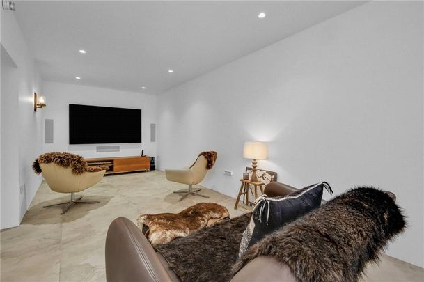 5 bedroom detached house to rent - Photo 1