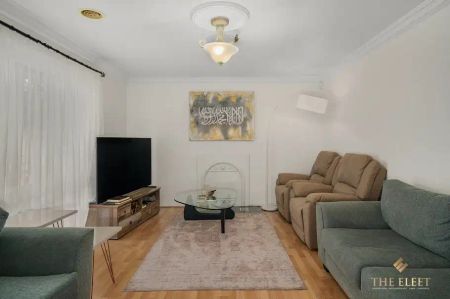 “Stunning 3-Bedroom Family Home in Prime Truganina Location” - Photo 4