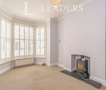 4 bedroom semi-detached house to rent - Photo 3