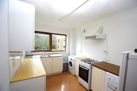 2 bedroom | Flat - Photo 5