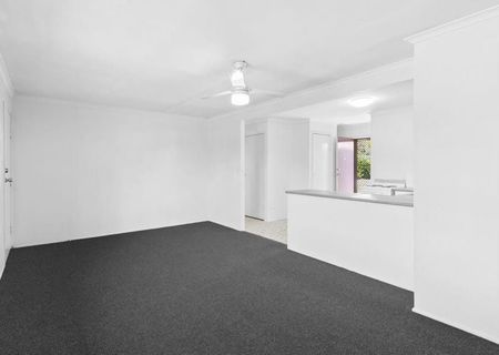 NEWLY RENOVATED 2 BEDROOM 1 BATHROOM UNIT IN PRIME EAGLEBY LOCATION - Photo 2