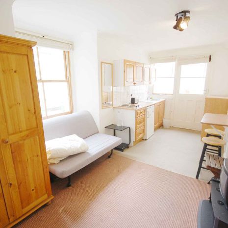 One Bedroom Flat to rent in LONDON - Photo 1