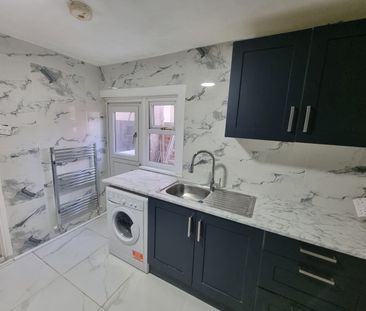 5 Bed Terraced House, Durham Road, E16 - Photo 5