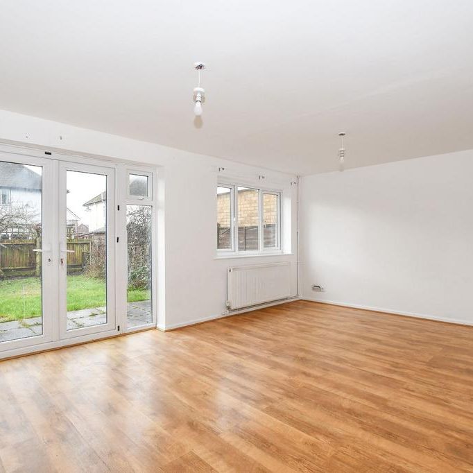 3 bedroom terraced house to rent - Photo 1