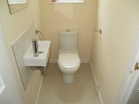 4 Bed - Furzehill Road, Plymouth - Photo 5