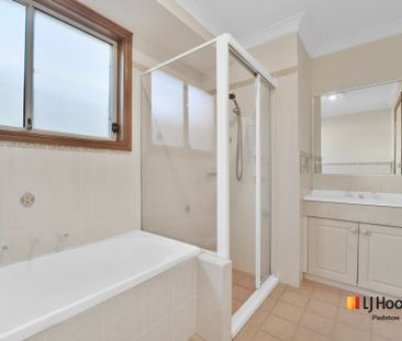 Spacious 3-Bedroom Townhouse in Convenient Location - Photo 6